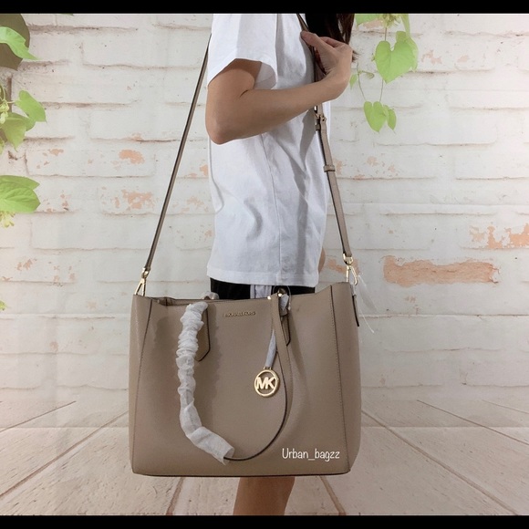 Michael Kors Kimberly Large 3 in 1 Large Tote - Picture 4 of 9